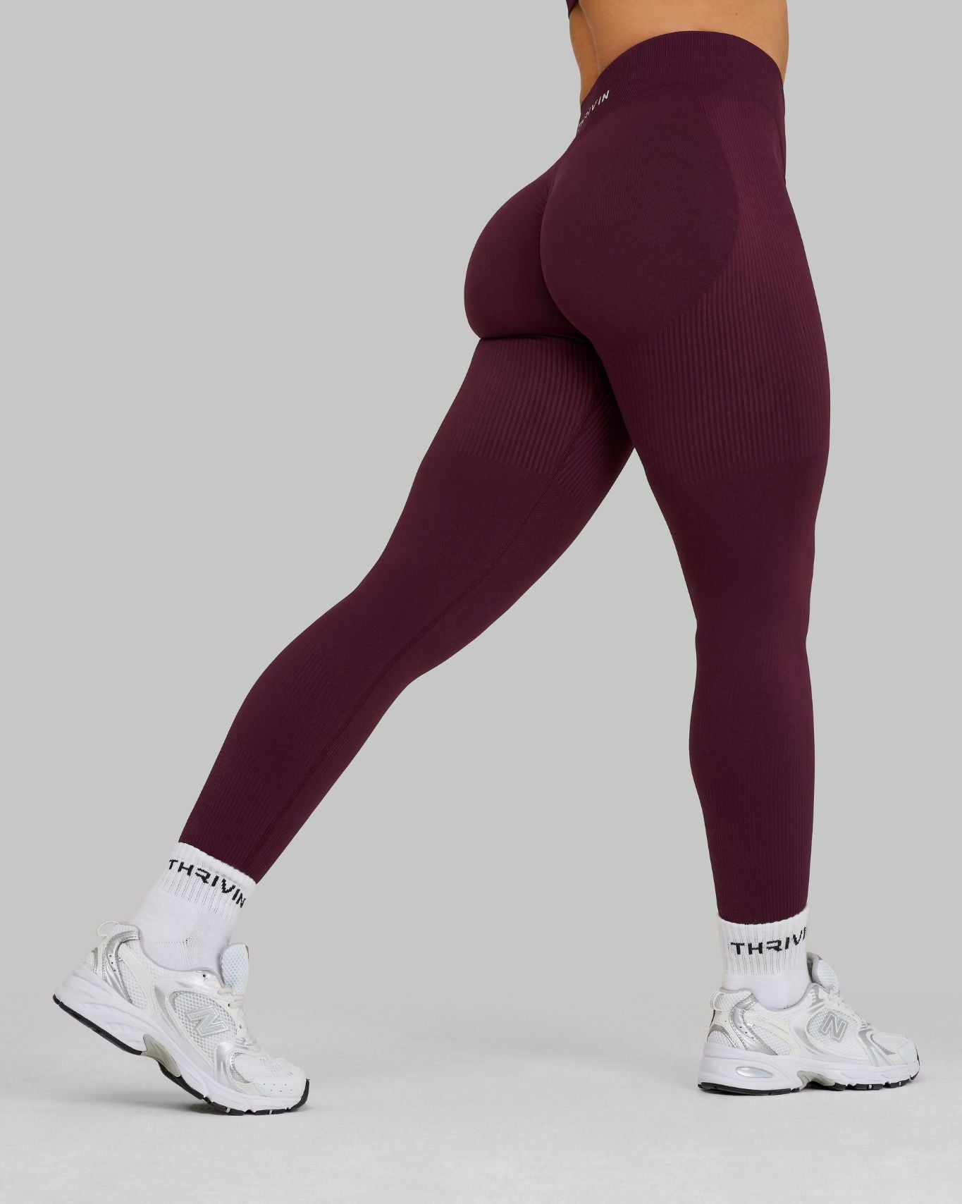 Leggings Sculptant Taille Moyenne à Effet Froncé Elevate™ | Prune Hivernale