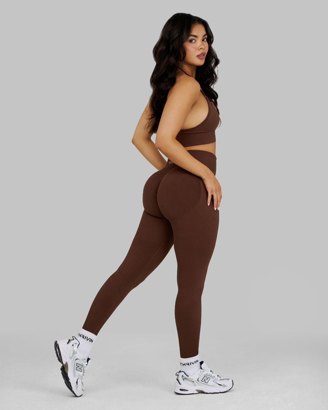 Legging sculptant taille mi-haute Elevate™ Scrunch | Brun Bourbon