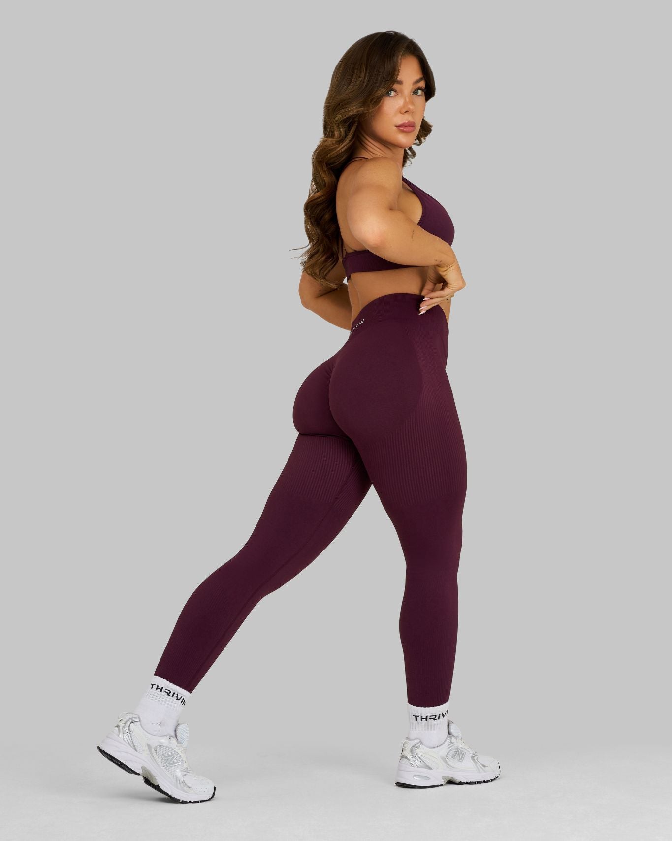 Leggings Sculptant Taille Moyenne à Effet Froncé Elevate™ | Prune Hivernale