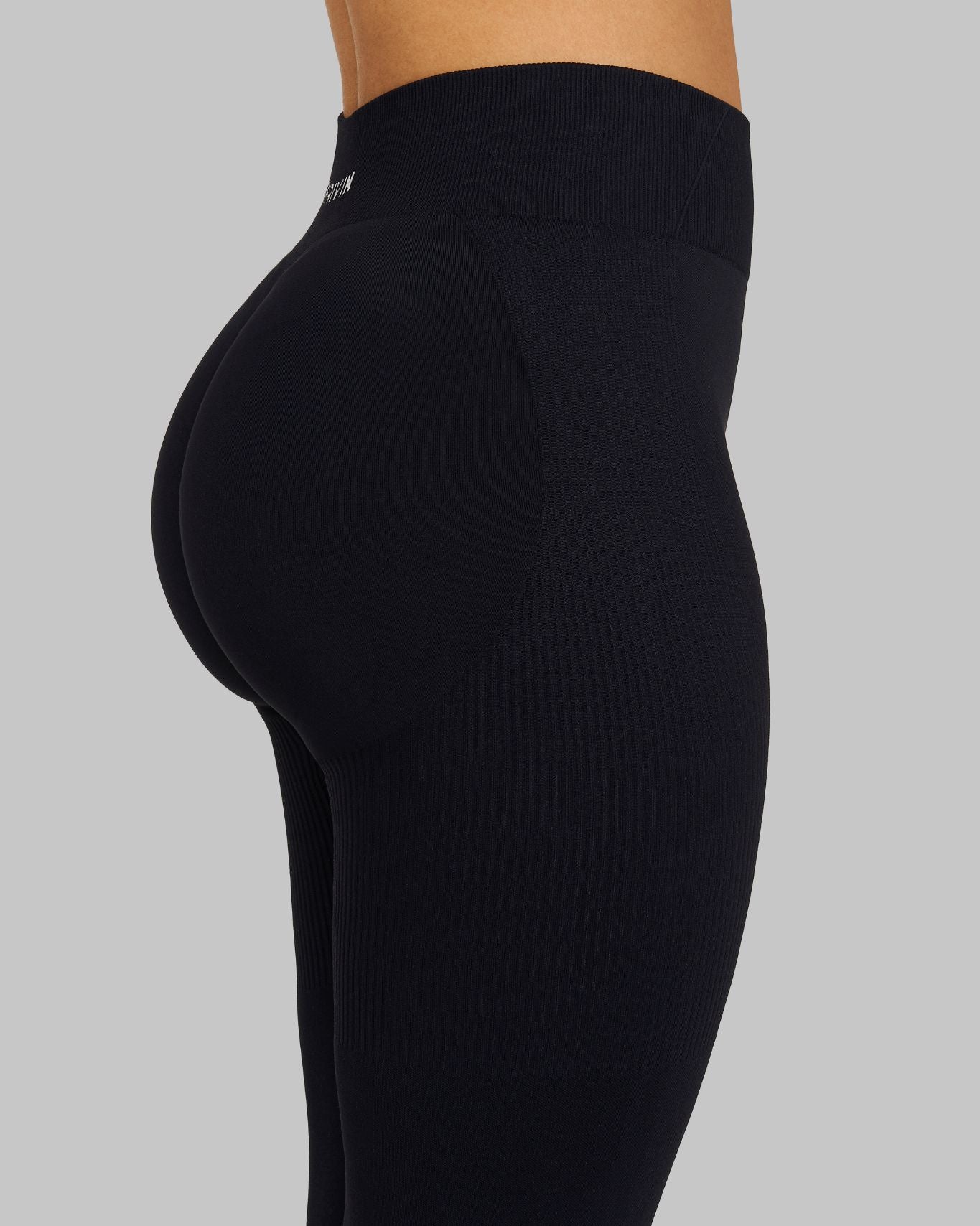 Legging sculptant taille mi-haute Elevate™ | Noir Nuit