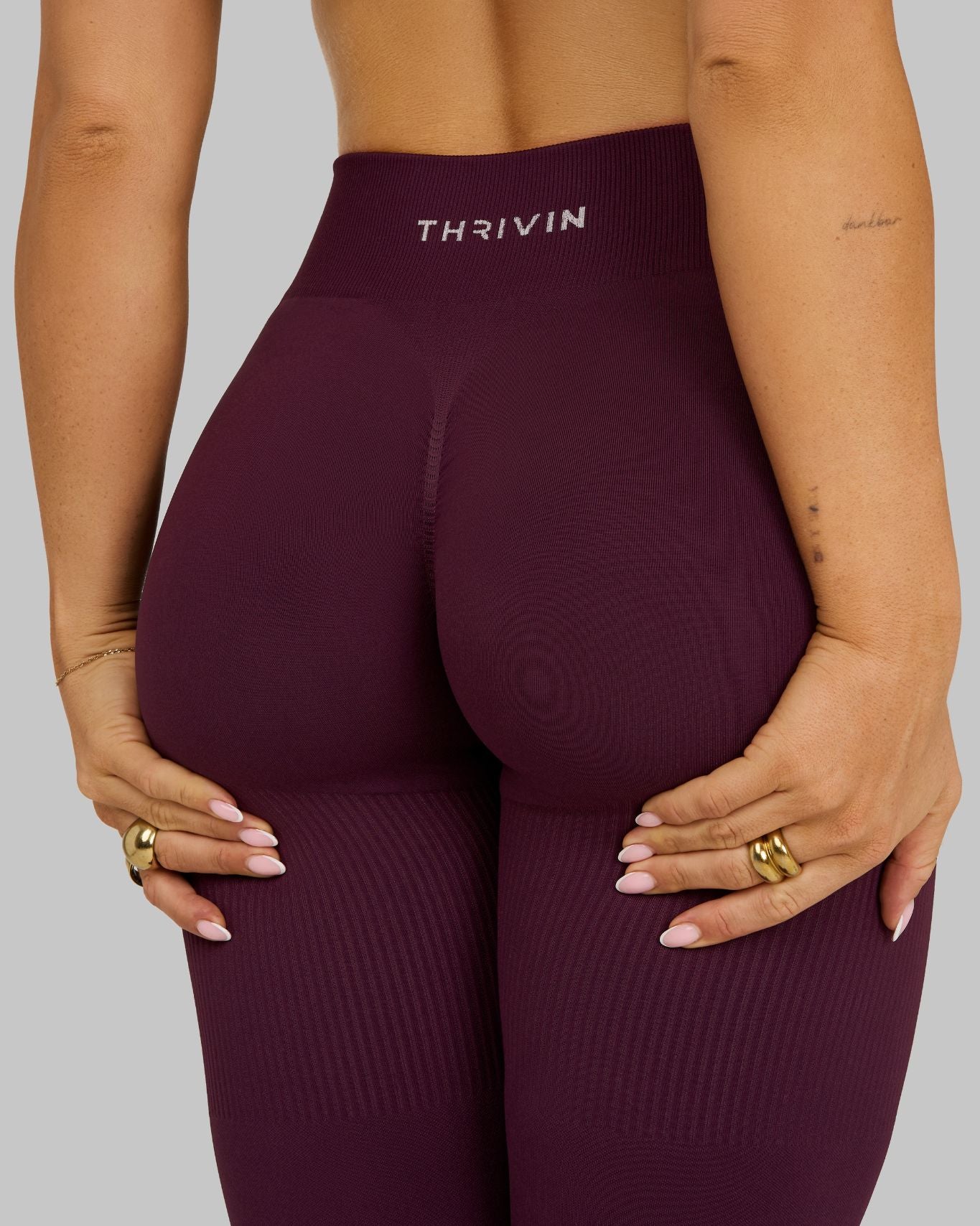Leggings Sculptant Taille Moyenne à Effet Froncé Elevate™ | Prune Hivernale