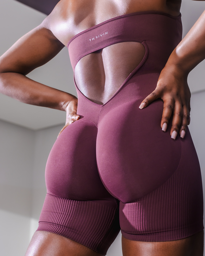 Combinaison une pièce sculptante Elevate™ à encolure dos nu | Mauve Foncé