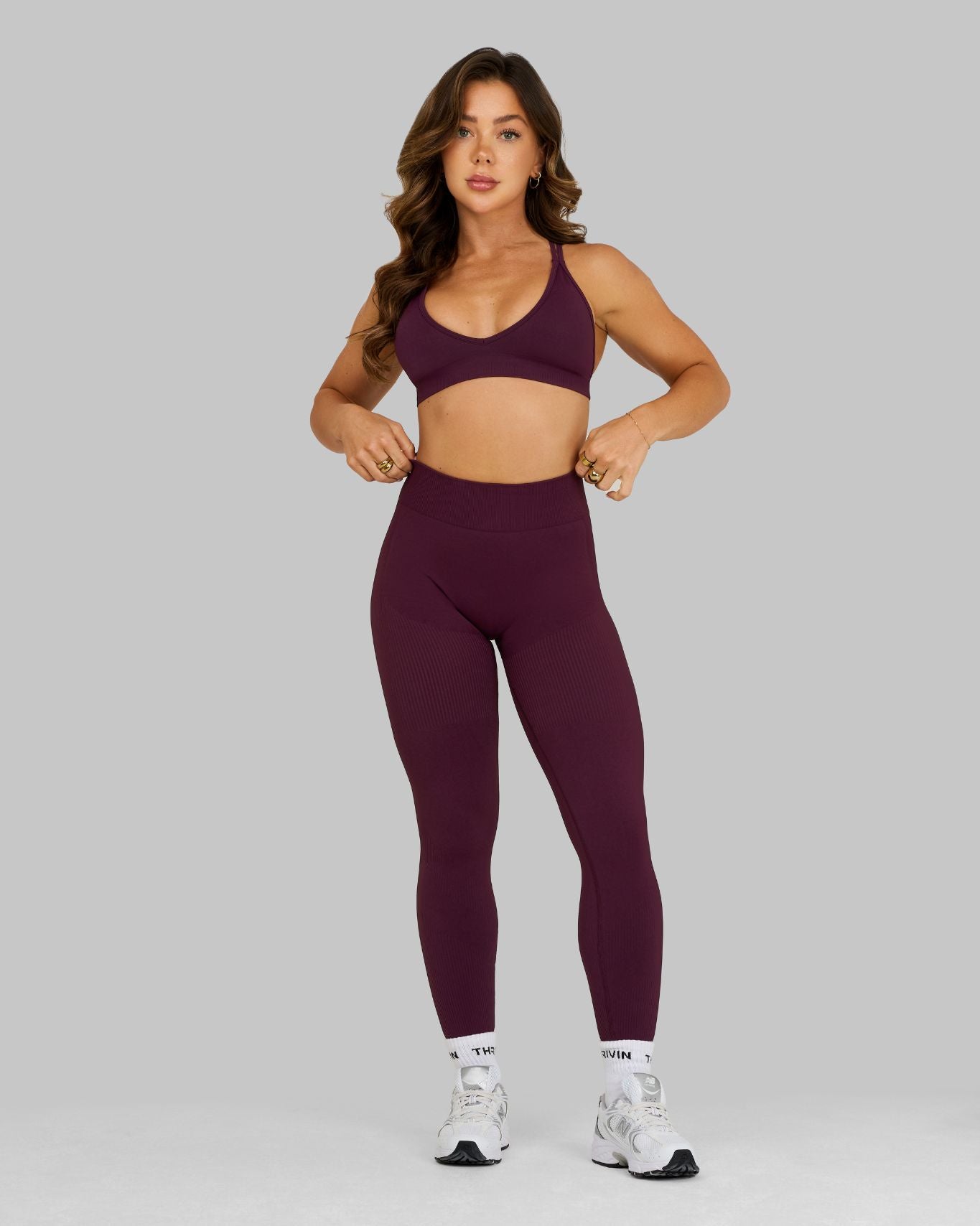 Leggings Sculptant Taille Moyenne à Effet Froncé Elevate™ | Prune Hivernale