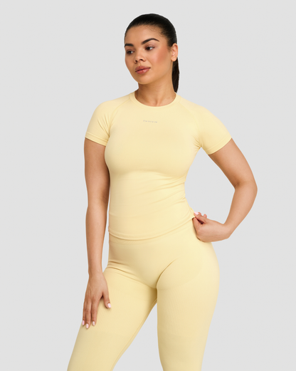 T-shirt de compression Elevate™ | Beurre doré