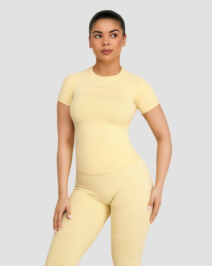 T-shirt de compression Elevate™ | Beurre doré