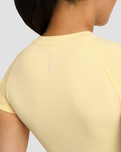 T-shirt de compression Elevate™ | Beurre doré